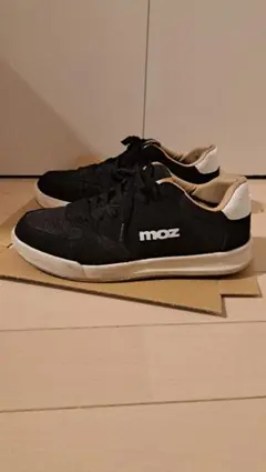 moz 黒 ローカットスニーカー　地味