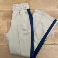PUMA ベージュ ジャージパンツ