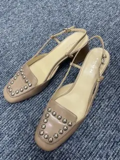 COACH コーチ、スタッズ付き パンプス ベージュ