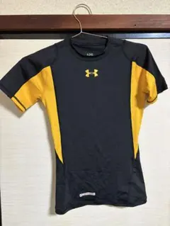 Under Armour アンダーシャツ 黒/黄色
