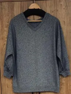 INGNIリブ編みグレーVネックニット