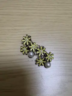 花モチーフ パール付き イヤリング　レディース　アクセサリー