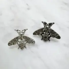 【ピンバッジ】蜂 ＊ ハチ ヴィンテージ風 シルバー ＆ ダークシルバー 黒銀