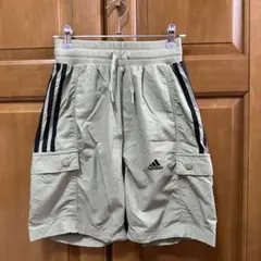 adidas カーキ　ハーフパンツ　150㎝