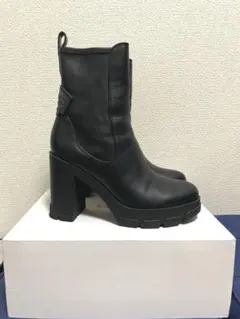 GUESS レディース ブーツのサムネイル