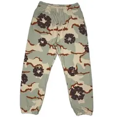 デニムティアーズ フラワープリント カモ スウェットパンツ カーキ M