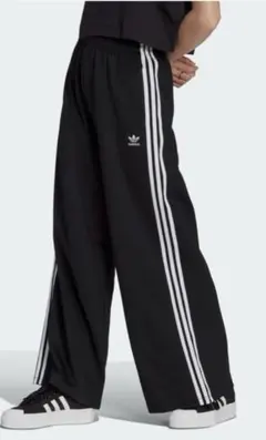 adidas 黒 3本ラインパンツ　トラックパンツ　ワイド IB5911