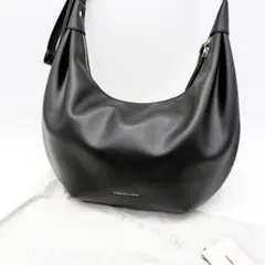 【超美品】CHARLES＆KEITH Odella オデラ カーブホーボーバッグ