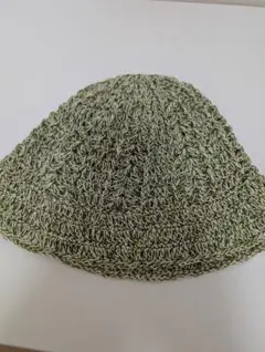 緑と白の編み物帽子　手編みニット　ハンドメイド