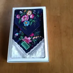 FIORE 花柄 レース付きハンカチ 大判