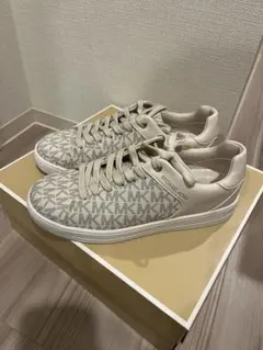 新品未使用　MICHAEL KORS ベージュ ロゴスニーカー