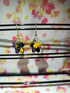 281 ハンドメイド♪チェコドロップ落ち着いたカラーのシャラシャラピアス♪