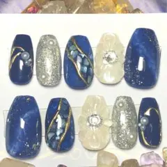 #187ニュアンスネイル　ぷっくりフラワー　シルバーラメ　シェル　宇宙ネイル