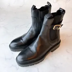 美品　金装飾ZARA ブラックレザーサイドゴアブーツ　トラックソール