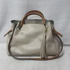 2way ハンドバッグ タッセルチャーム付き グレージュのサムネイル