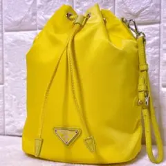 RFID搭載【未使用】プラダ 巾着 Re-Nylon 三角ロゴ 白タグ 黄色