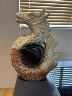 陶器製 ドラゴンモチーフ 置物