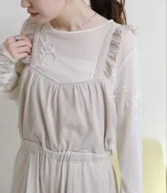 花柄刺繍 シアー 長袖カットソー アイボリーのサムネイル