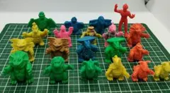 指人形 ゴジラ 怪獣 ミニフィギュア まとめ売り - メルカリ
