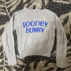 SLY 【LOONEY BUNNY】 ロゴ入りニットセーター グレー