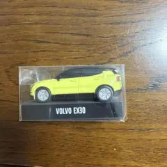 VOLVO EX30 プルバックカー ミニカー ボルボ SUV イエロー新品のサムネイル