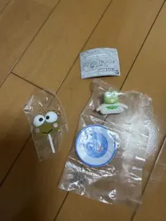 カプセルトイ　サンリオ　けろけろけろっぴ２個