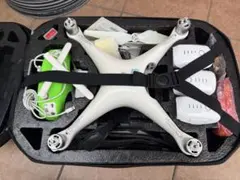 DJI Phantom 4 ドローン 本体 バッテリー3個 ケース付 動作未確認