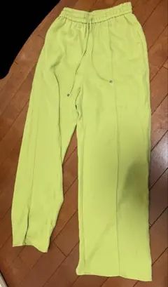 【美品】GU ライムグリーン カジュアルパンツ S