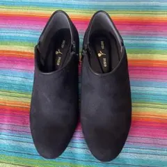 新品　４Ｅ25〜25.5cmブラックスエード風ジッパーブーツ