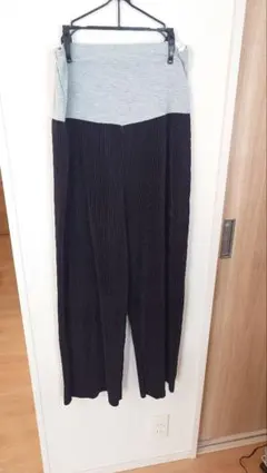 【値下げ　未使用品】マタニティ M〜L　プリーツワイドパンツ　黒