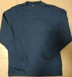 UNIQLO黒の長袖Tシャツ ポケット付き