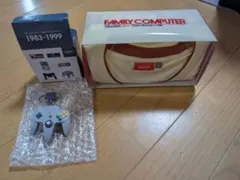 ニンテンドーミュージアム ゲームハードキーホルダー ファミコン T