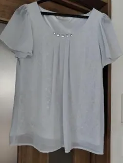 Fabulous Angela ビジュー付き半袖ブラウス Mサイズのサムネイル