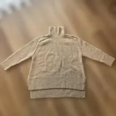 ニット　ベージュ タートルネックニット オーバーサイズ　Oggi Club