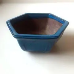青い六角形陶器植木鉢