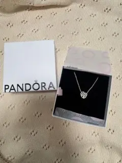 Pandora ハート型木モチーフ ネックレス
