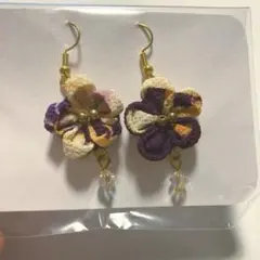 ハンドメイド つまみ細工 紫の花モチーフ ピアス