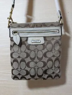 COACH　シグネチャーショルダーバッグ