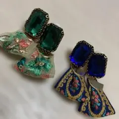 エメラルドグリーンと青のイヤリング