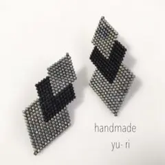 メタルグレー×ブラック×メタルグレー