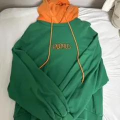 PUNYUS オレンジ 緑 パーカー