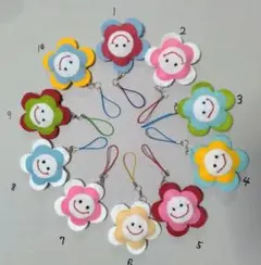 手作り　ニコちゃん　花　部活お守り　キーホルダー
