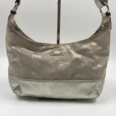 COACH コーチ　ショルダーバッグ　シグネチャー　ホーボー　メタリックレザーのサムネイル