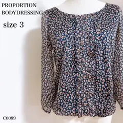 プロポーションボディードレッシング 小花柄ブラウス ネイビー×オレンジ フリル