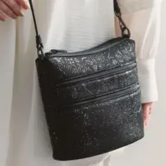 印傳屋 印伝屋 2wayショルダー 黒地黒漆 花唐草 中古品