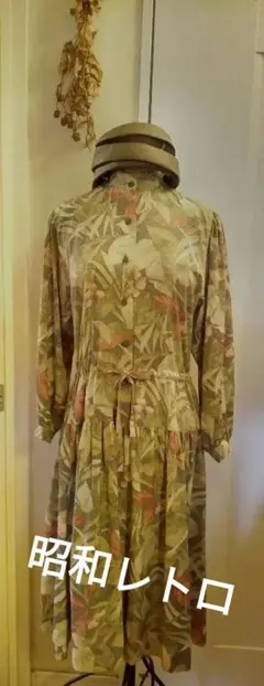 お値下げ！昭和レトロ　ゆったり着れるボタニカルプリントのワンピース