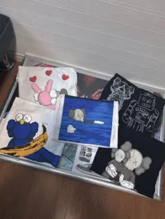 Kaws × UT キャラクターTシャツ