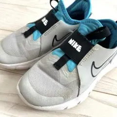 送料込みNIKE キッズスニーカーライトグレー18.5cmジャストドゥイット