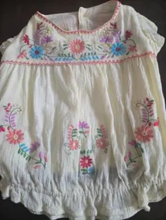 アズノゥアズデワン花柄刺繍のクリーム色コットントップス