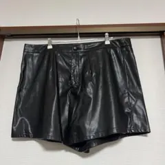 SHEIN 黒 ショートパンツ 合成皮革